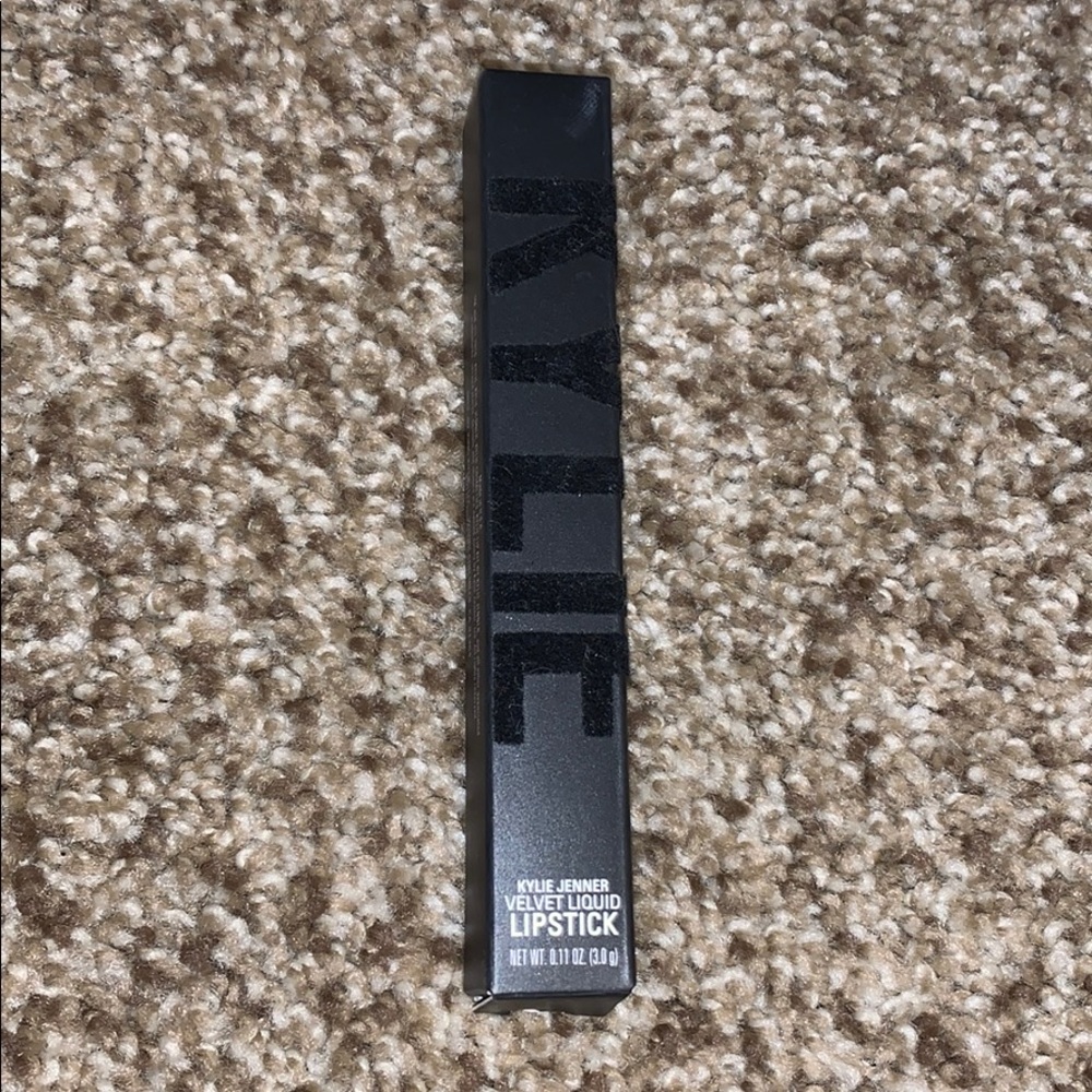 Kylie LOW KEY Velvet Lipstick